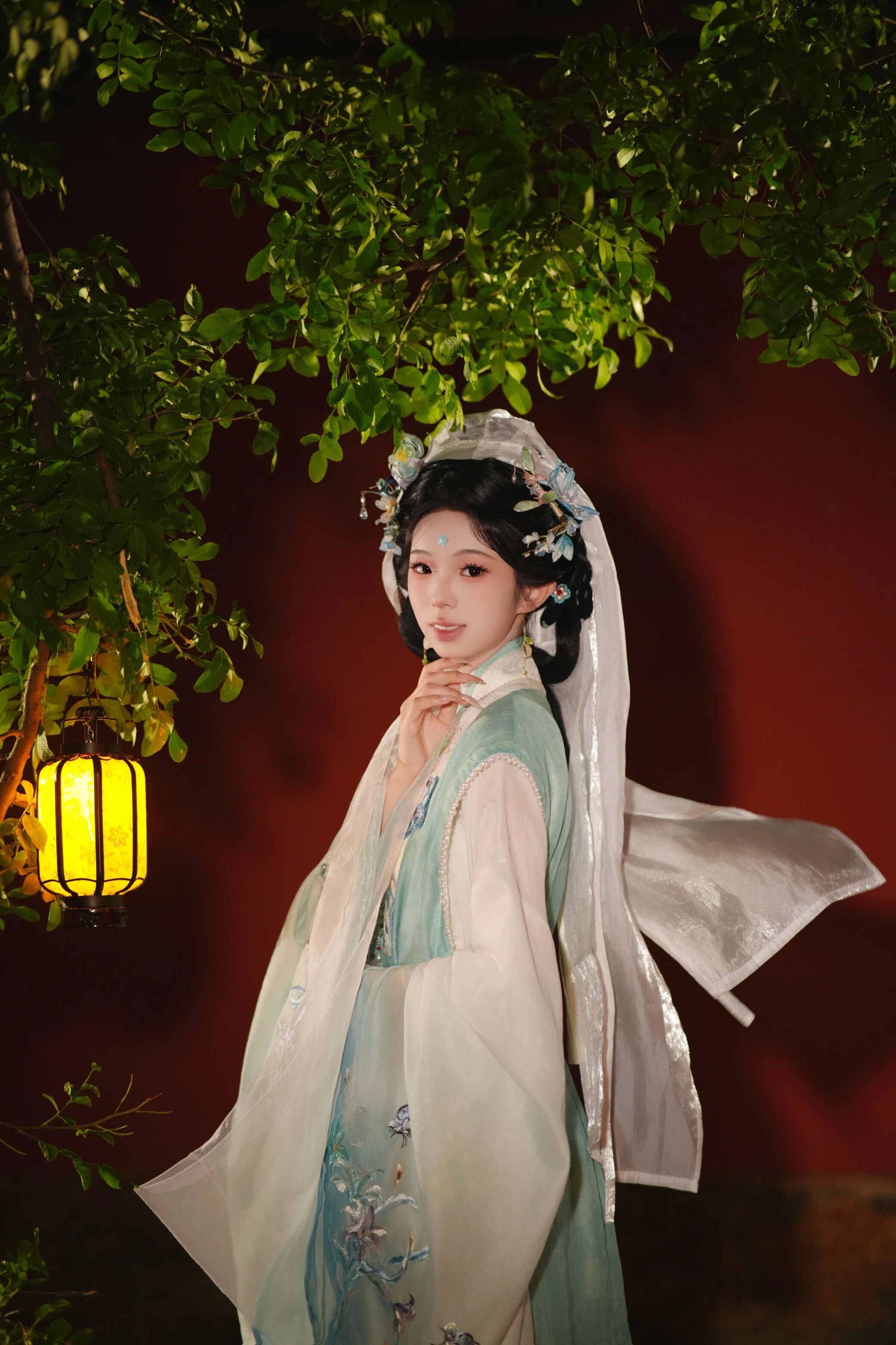 【汉服写真】妙玉临风:素玉垂纱,一袭缟素写尽孤洁