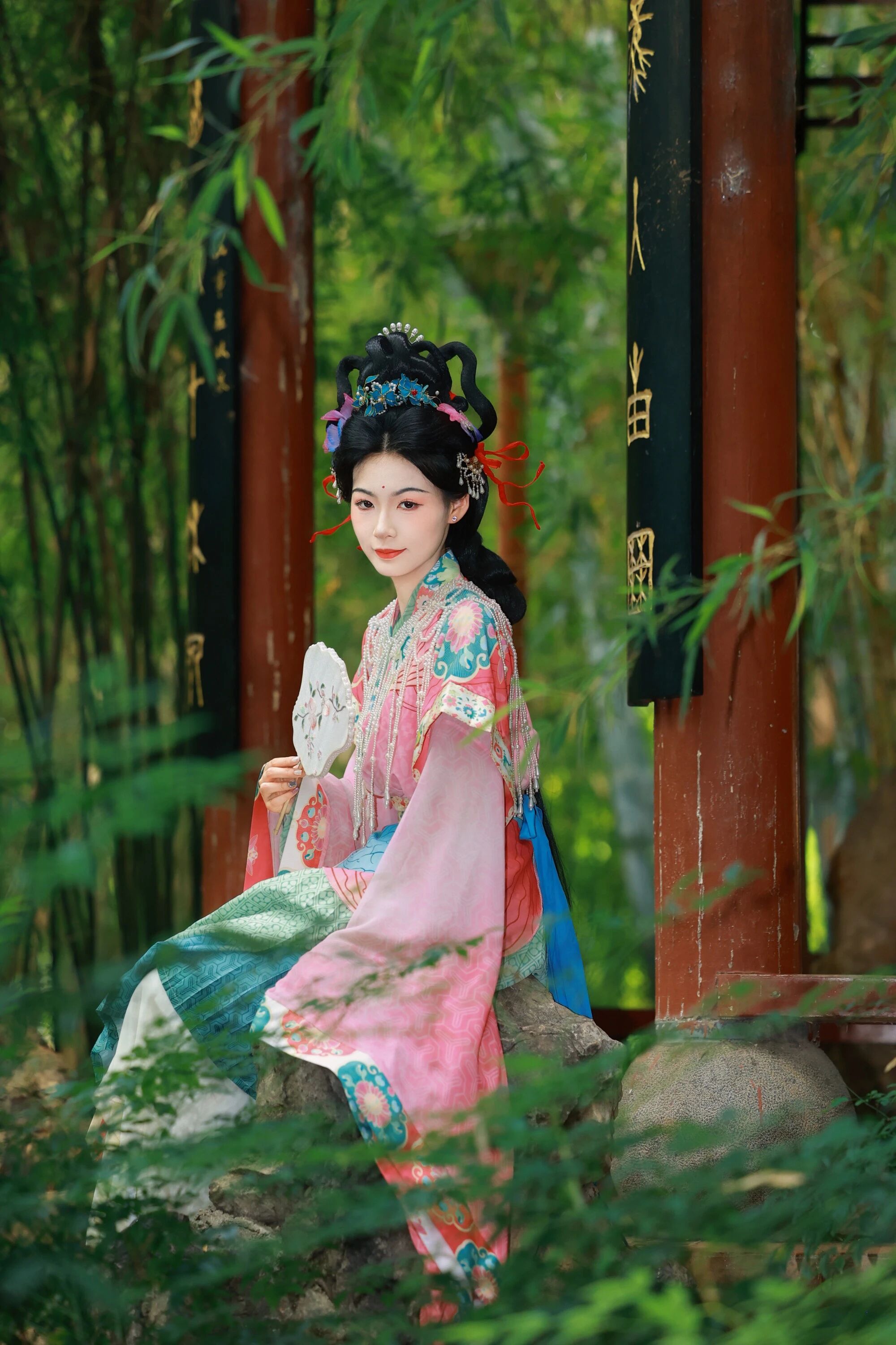 【汉服写真】瑶池仙子:本是天上客,误落人间作仕女