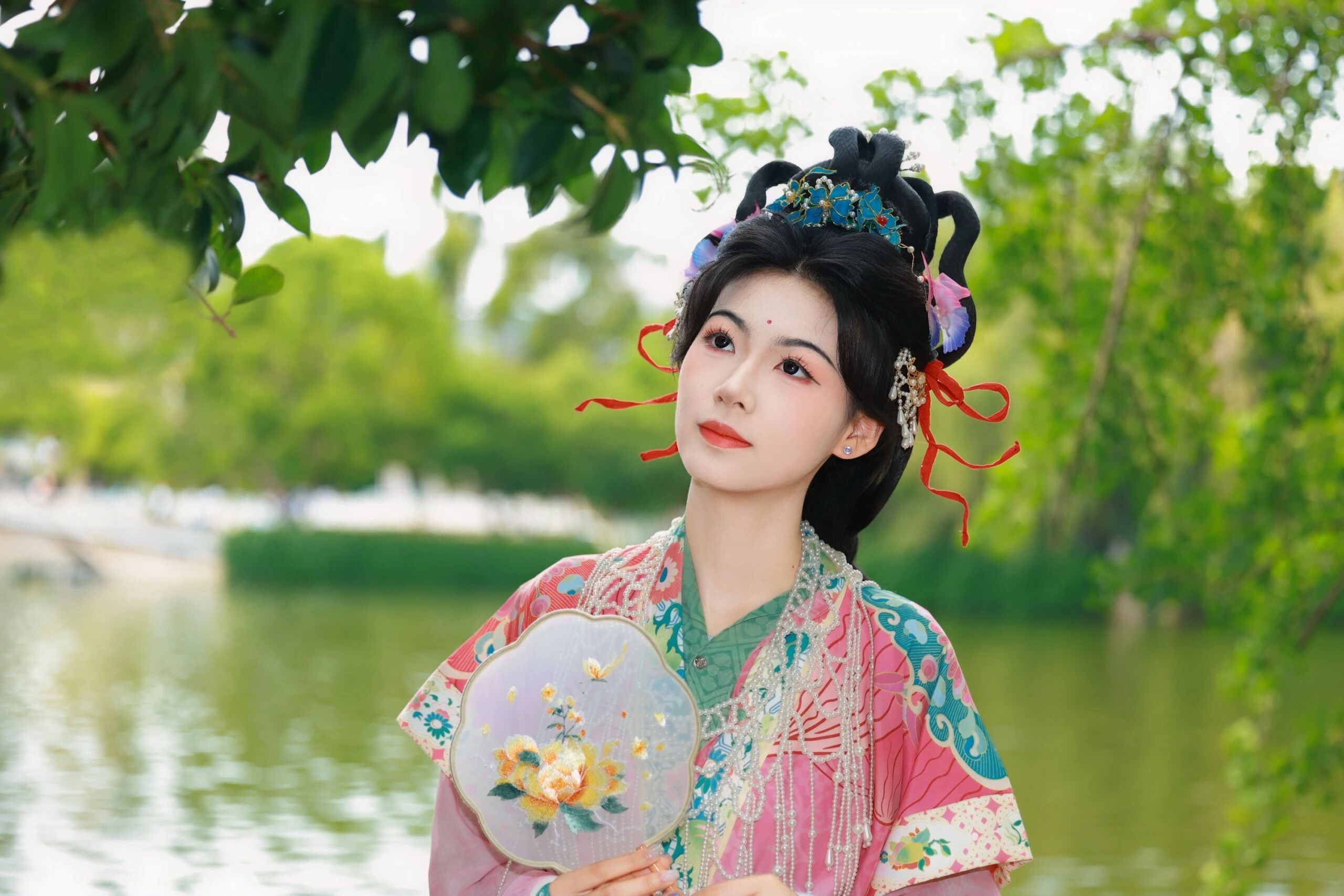 【汉服写真】瑶池仙子:本是天上客,误落人间作仕女