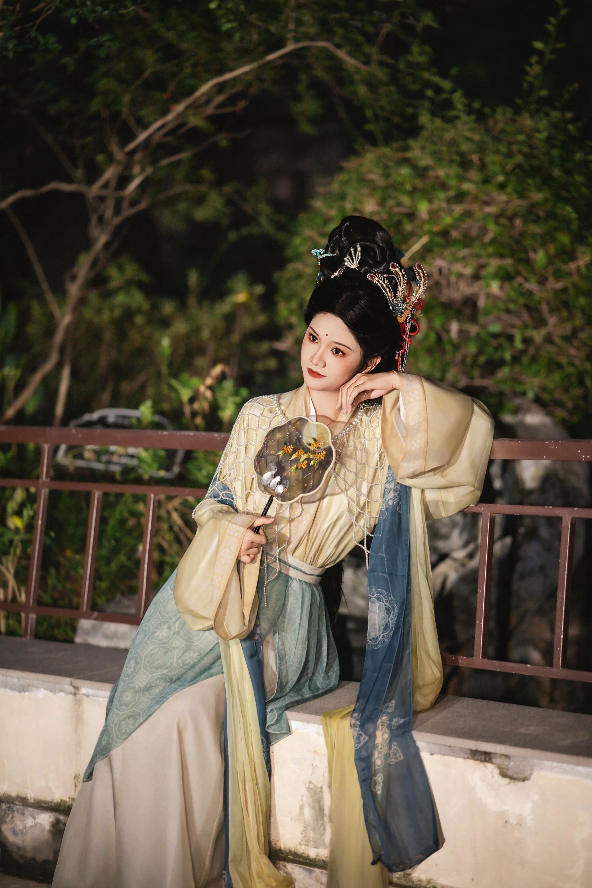 【汉服写真】神仙仕女图:一庭草木半卷清风,偷得浮生半日闲