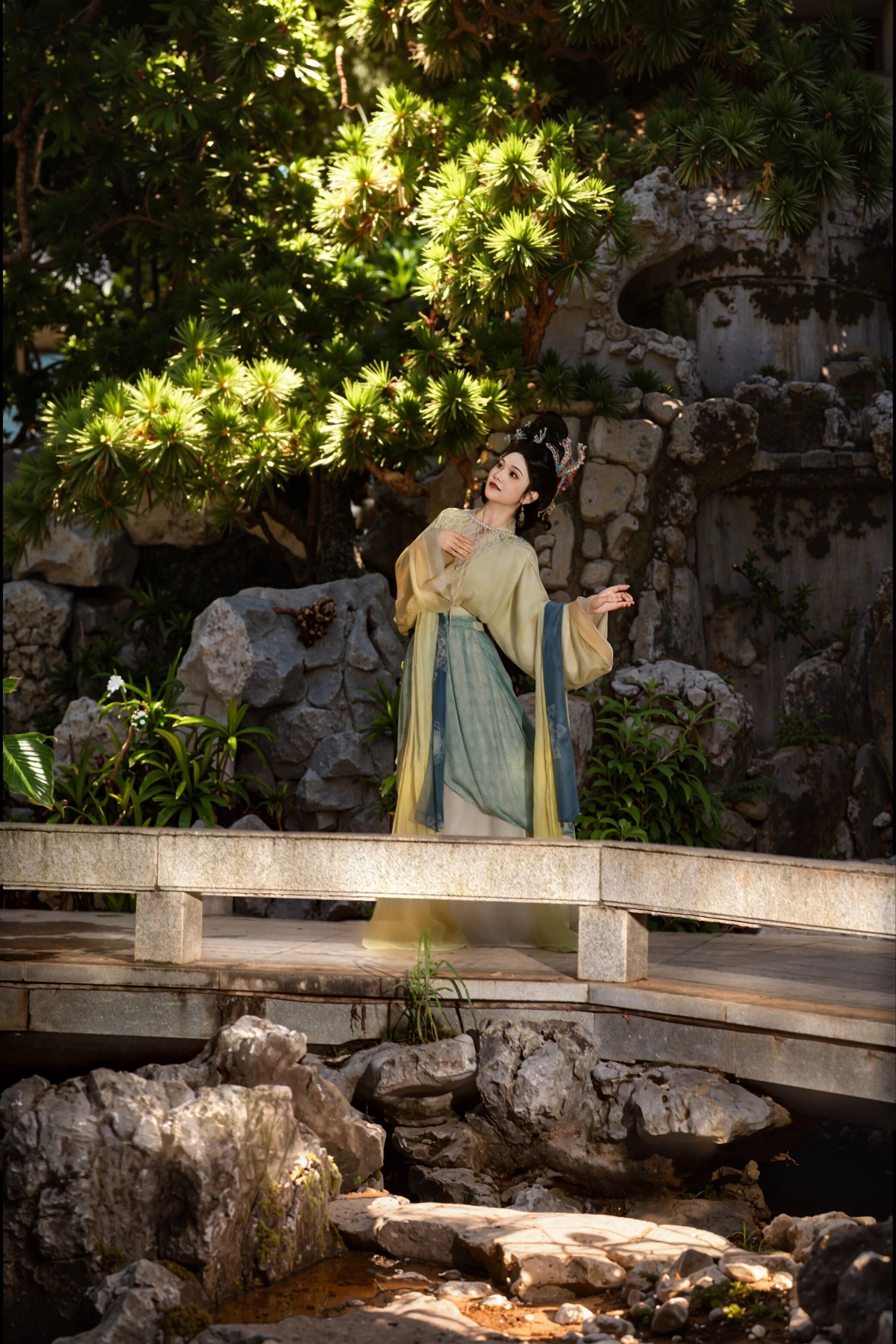 【汉服写真】神仙仕女图:一庭草木半卷清风,偷得浮生半日闲