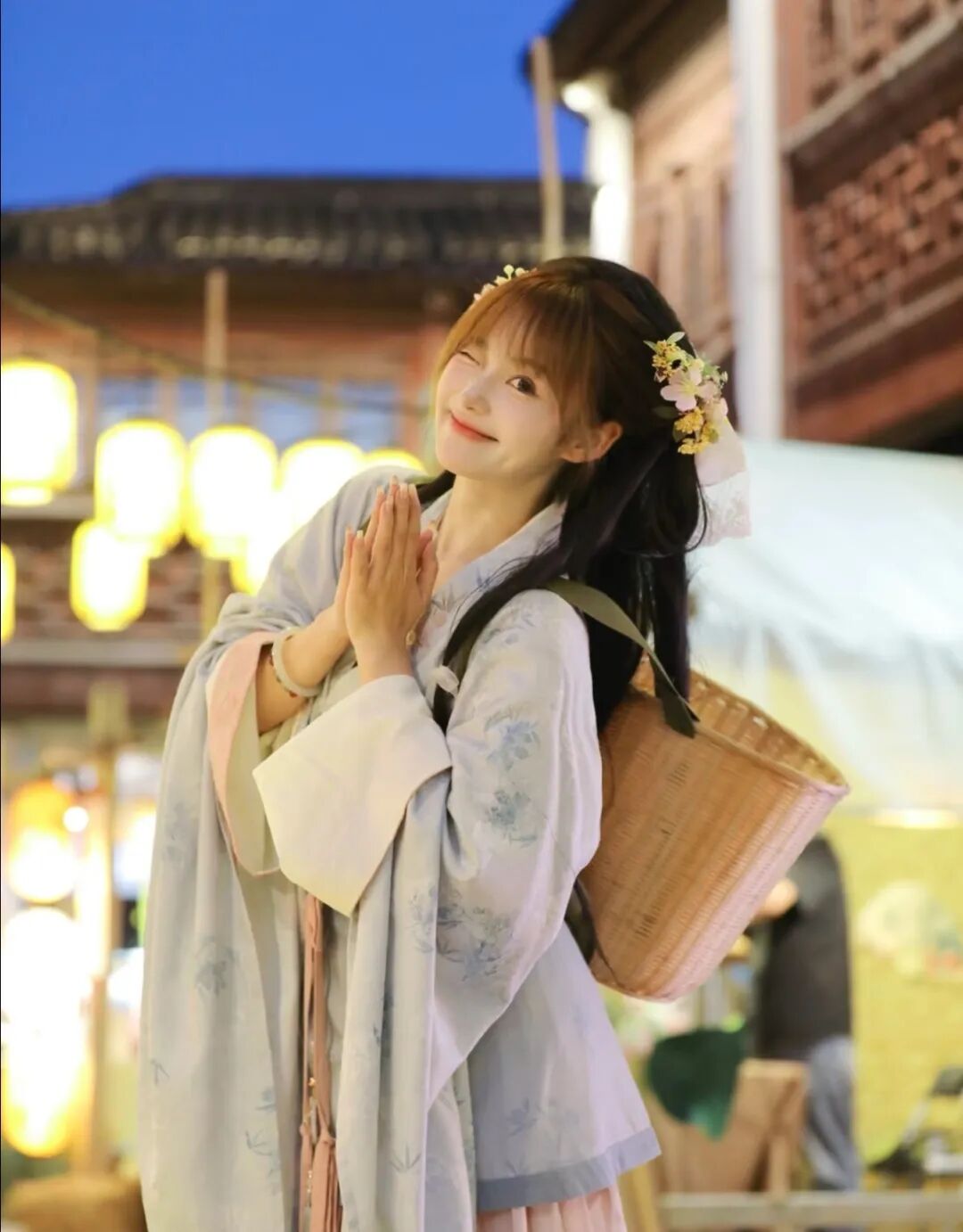 夜晚古市灯笼