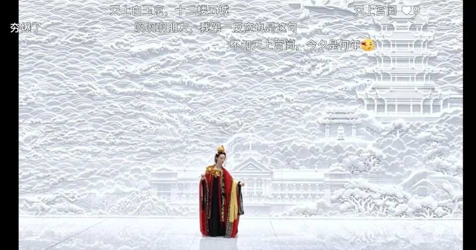 "天上宫阙"在武汉！一女子身着汉服打卡白玉浮雕墙获赞