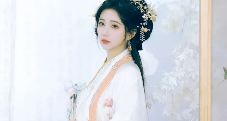 宋制橙白汉服+油纸伞，室内国风场景拍出温婉仙气感