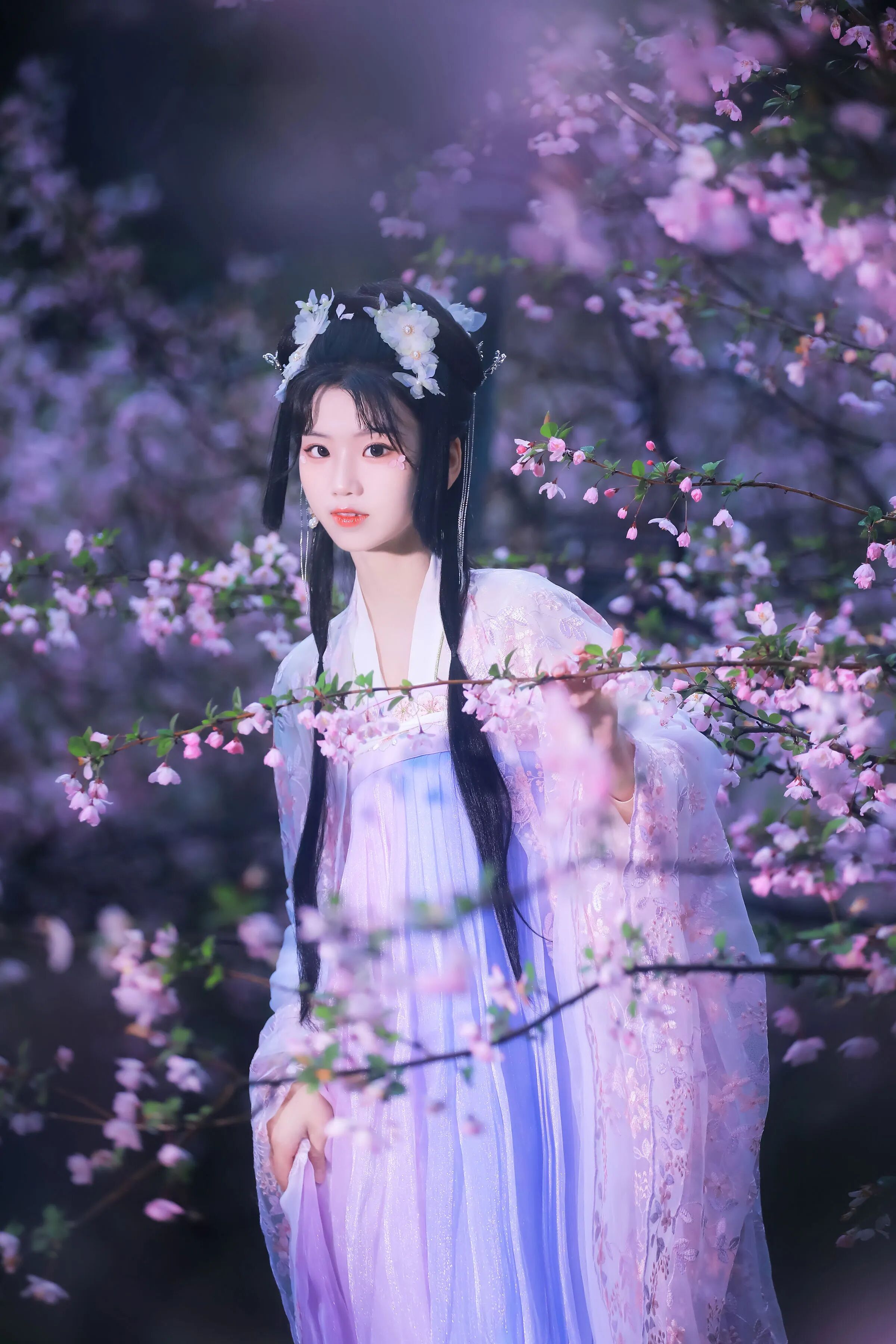姿势 01|站入花丛,半遮半露