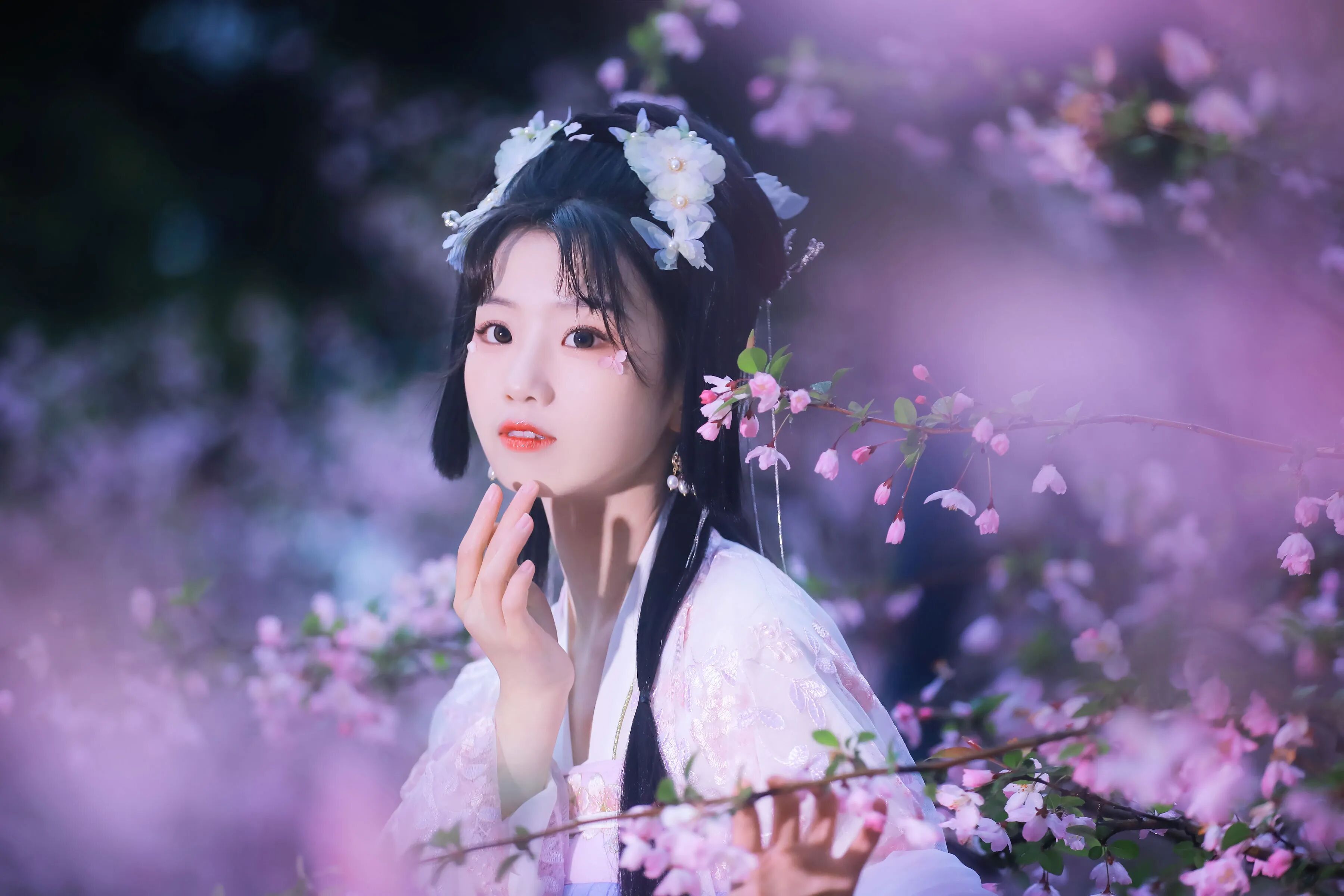 姿势 02|贴近花朵,半身入画