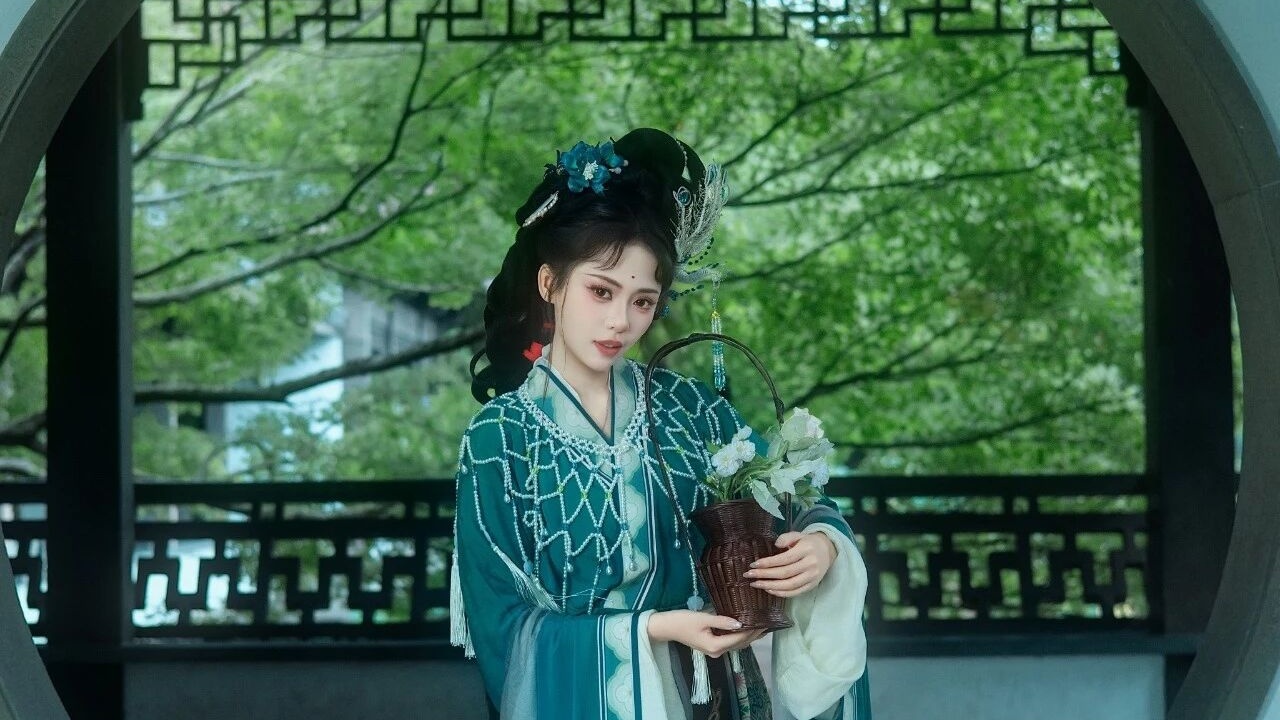 【汉服写真】宋仕女 · 轻复原