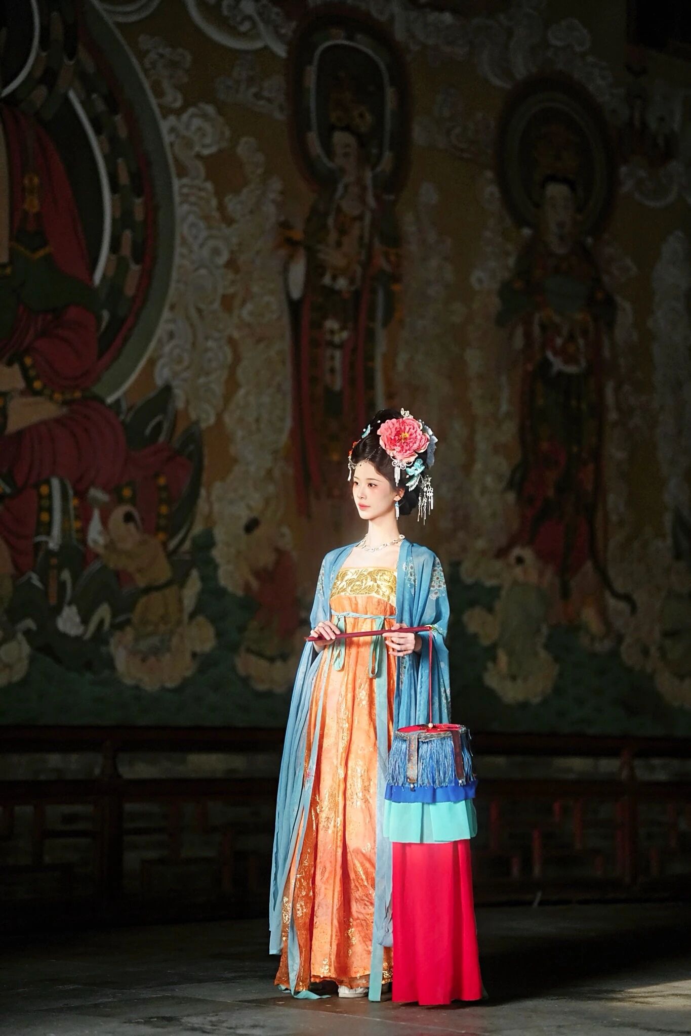 【汉服写真】云想衣裳花想容，春风拂槛露华浓！
