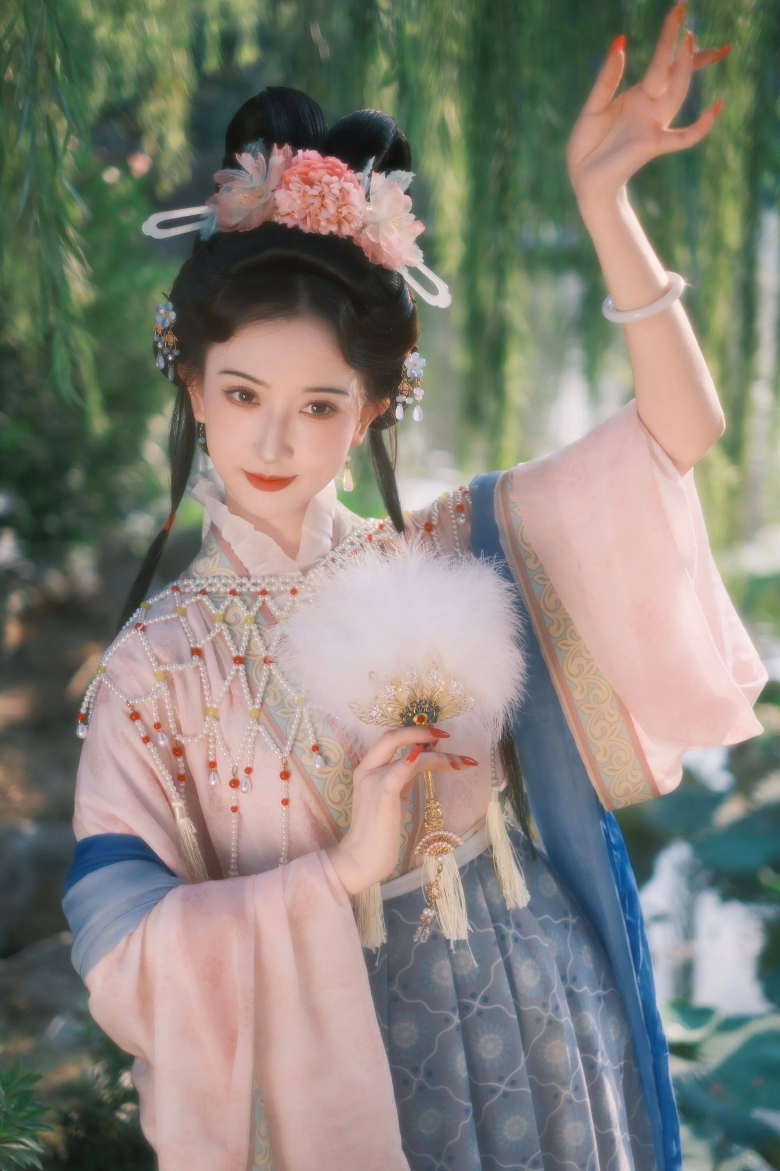 芭蕉影下 · 一袭粉白 宋制第3帧/11·竖幅