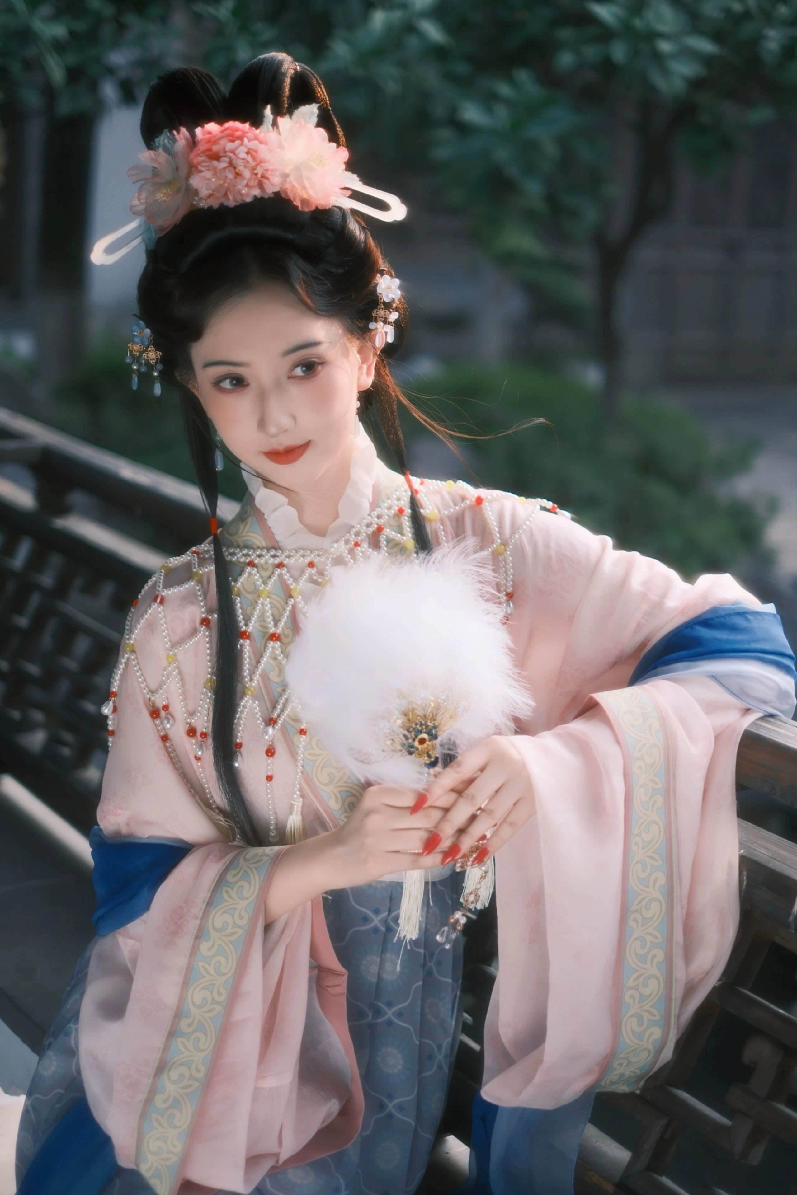 芭蕉影下 · 一袭粉白 宋制第4帧/11·竖幅