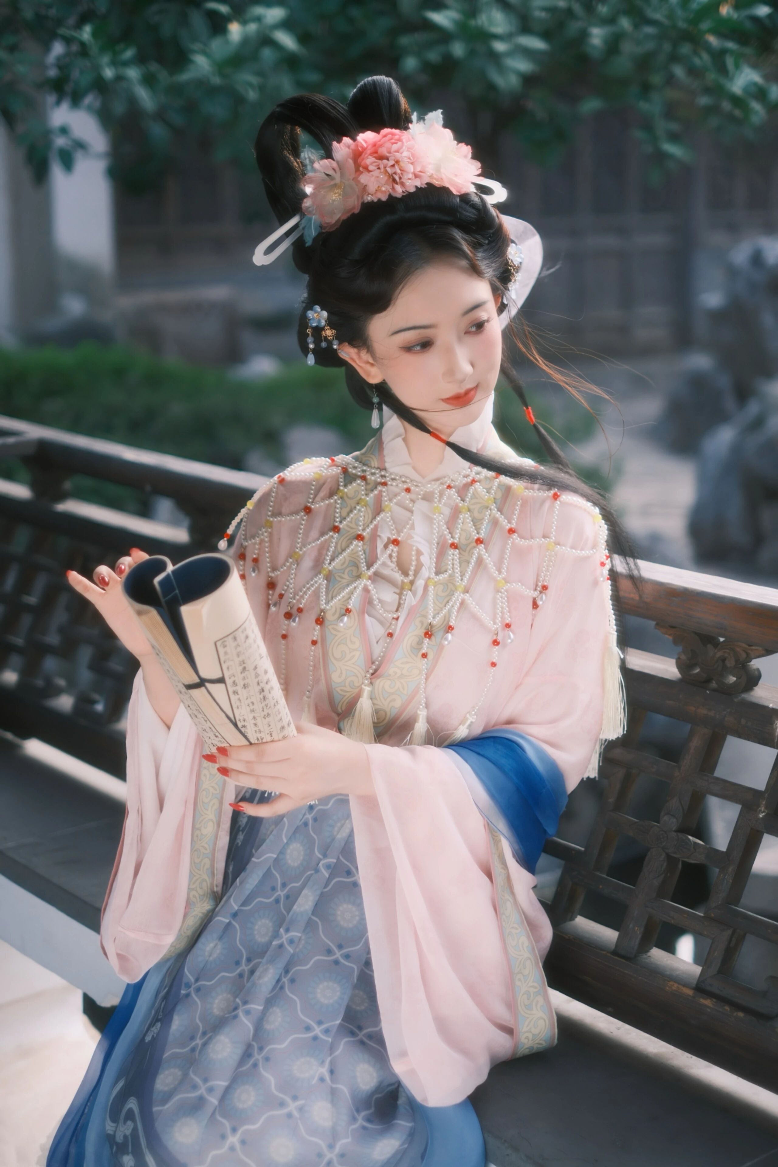 芭蕉影下 · 一袭粉白 宋制第7帧/11·竖幅