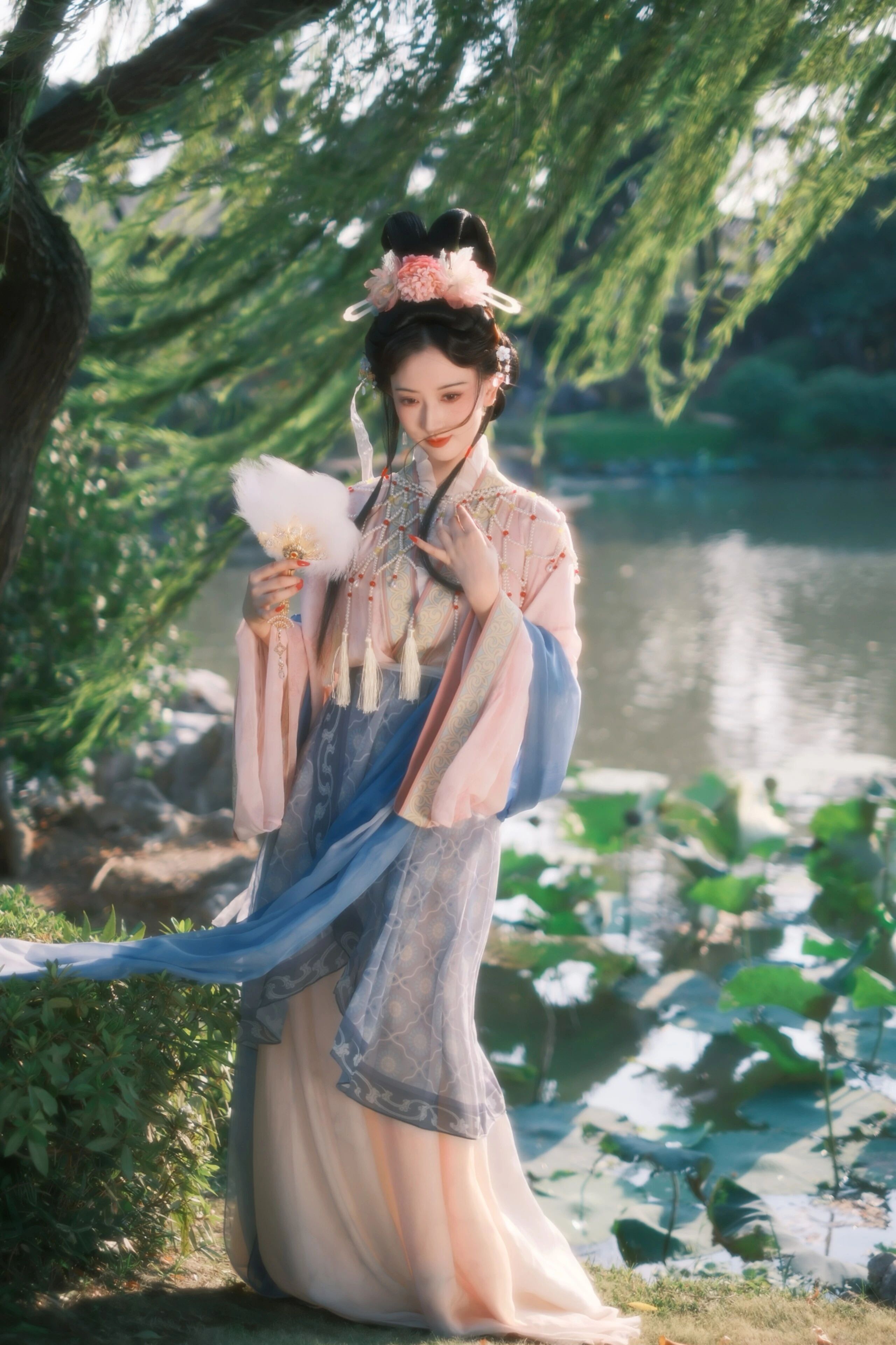 芭蕉影下 · 一袭粉白 宋制第8帧/11·竖幅