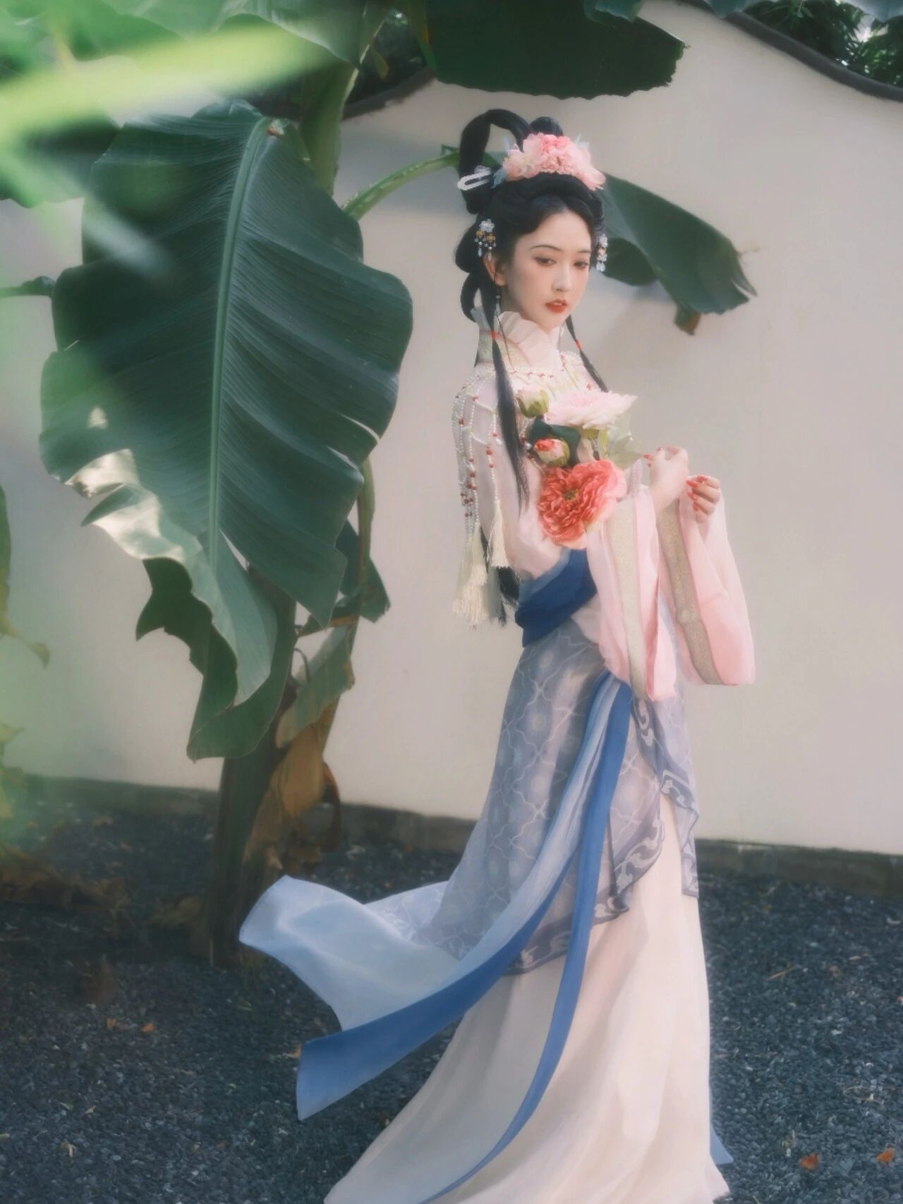 芭蕉影下 · 一袭粉白 宋制第11帧/11·竖幅