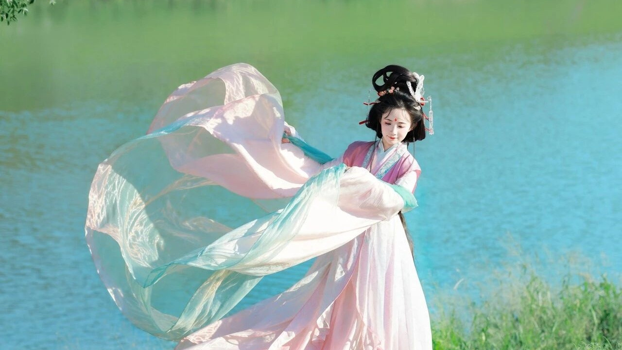 【汉服写真】河畔春风 · 纱起如烟