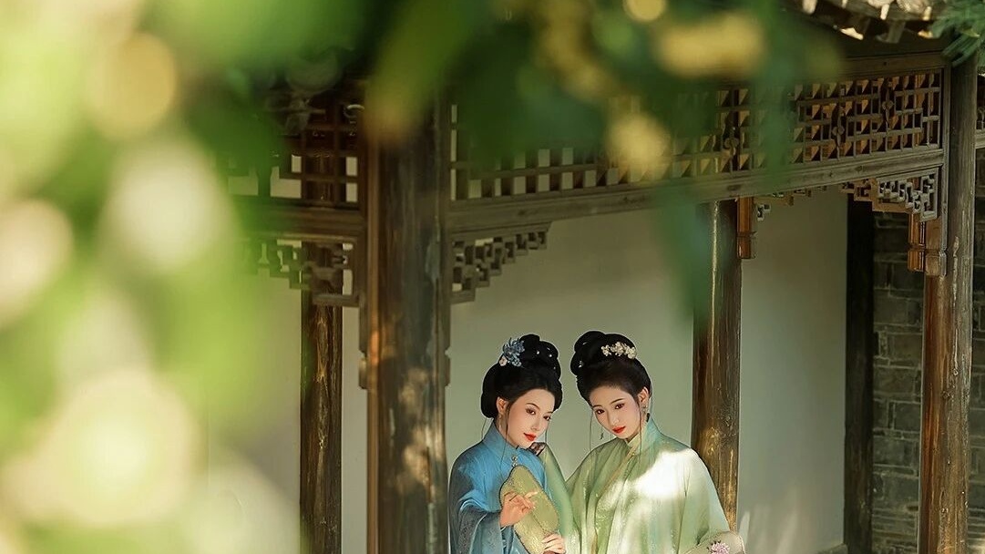 【汉服写真】桂花落满肩 · 秋色正当时