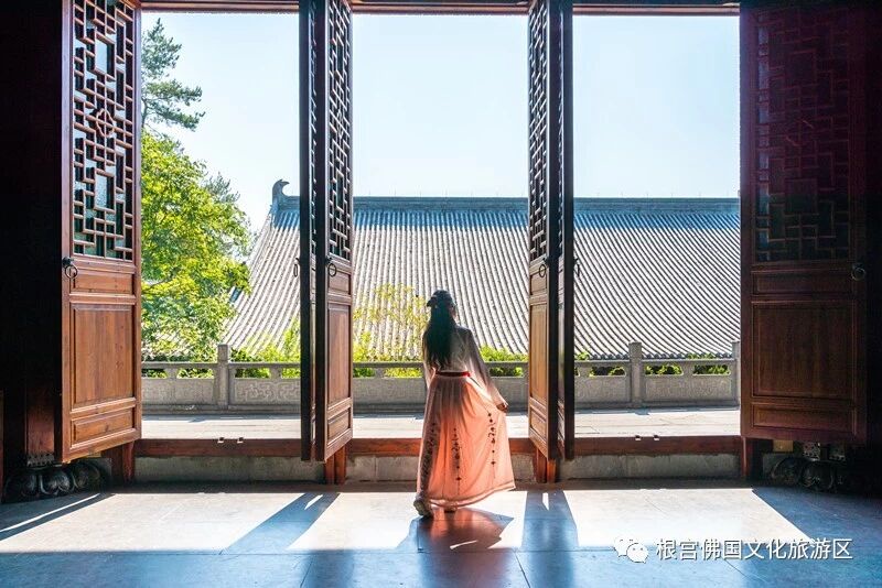 宋制汉服秋天园林