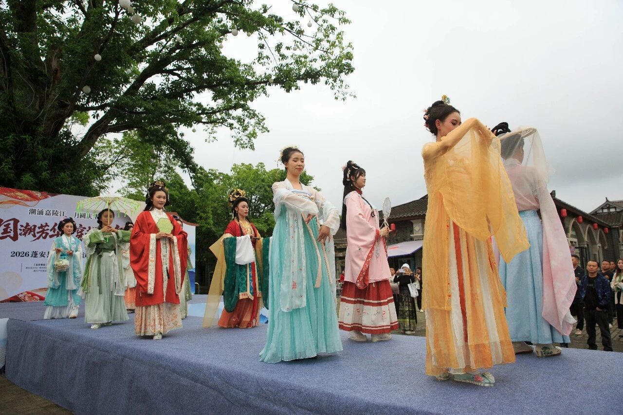 2026蓬安汉服秀故城实景 汉阙拉起古朴帷幕,汉服缓缓登场