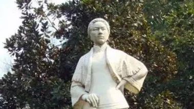 追捧旗化女装对得起秋瑾烈士吗？
