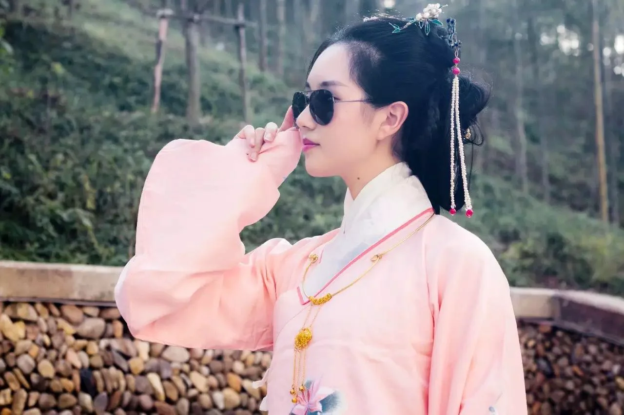 汉服摄影｜一回首，已千年