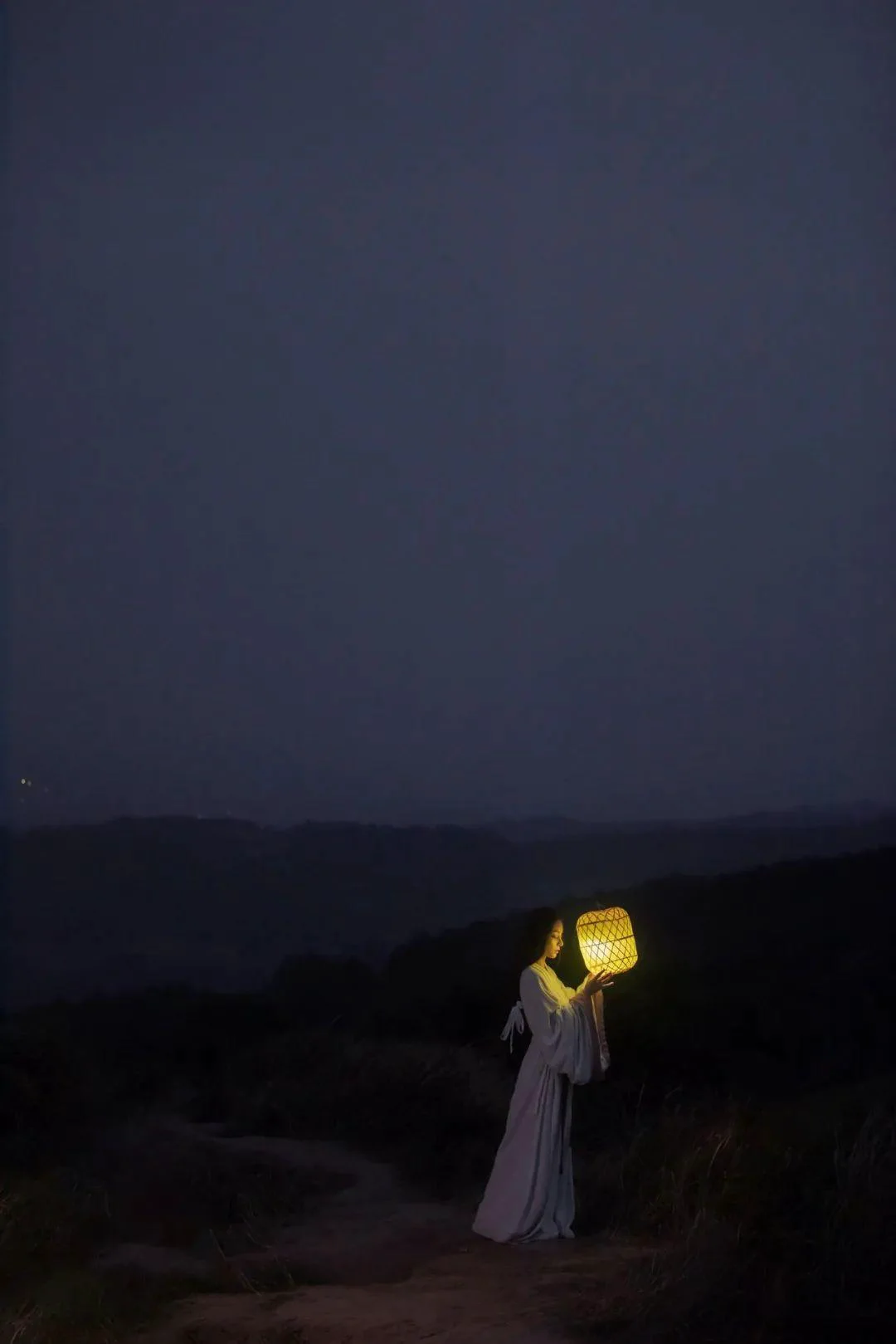 哪怕是望穿了秋水，那人也依然隔着山海及人心｜汉服摄影