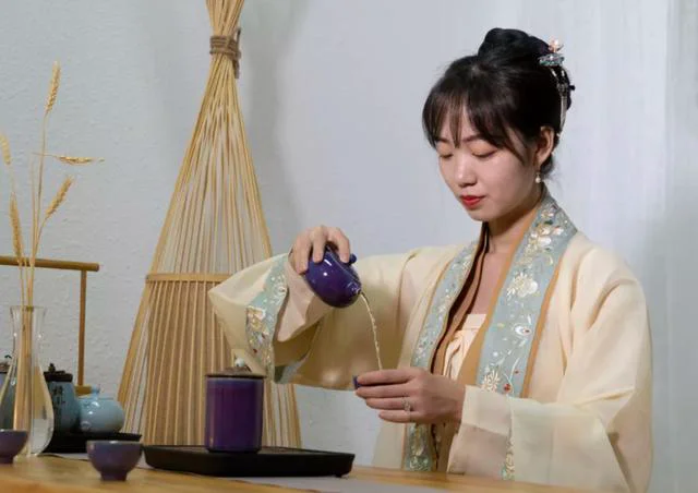 职场新角色｜来，试一下“小万姑娘”的汉服！