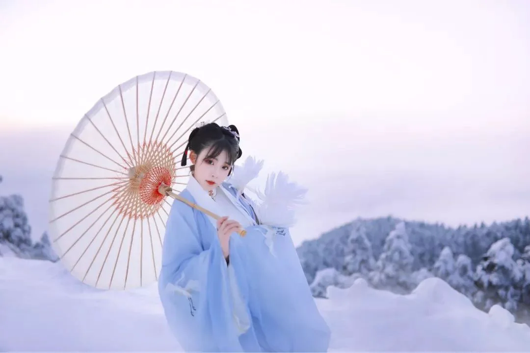 汉服摄影｜不识庐山雪，一见已钟情