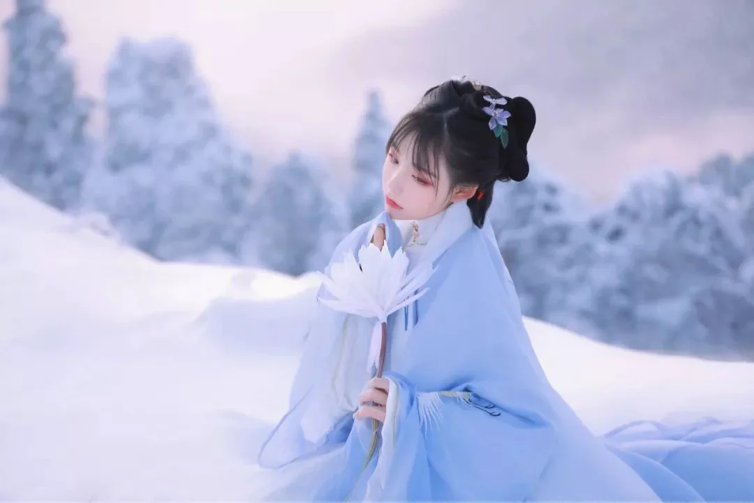 汉服摄影｜不识庐山雪，一见已钟情