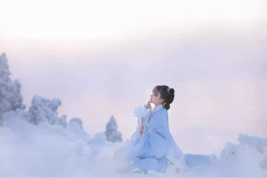 汉服摄影｜不识庐山雪，一见已钟情