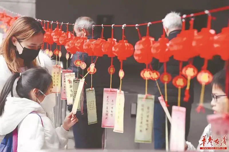 元宵节穿汉服免费入园：2023年元宵节期间多地景点开展穿汉服免费入园活动（四）