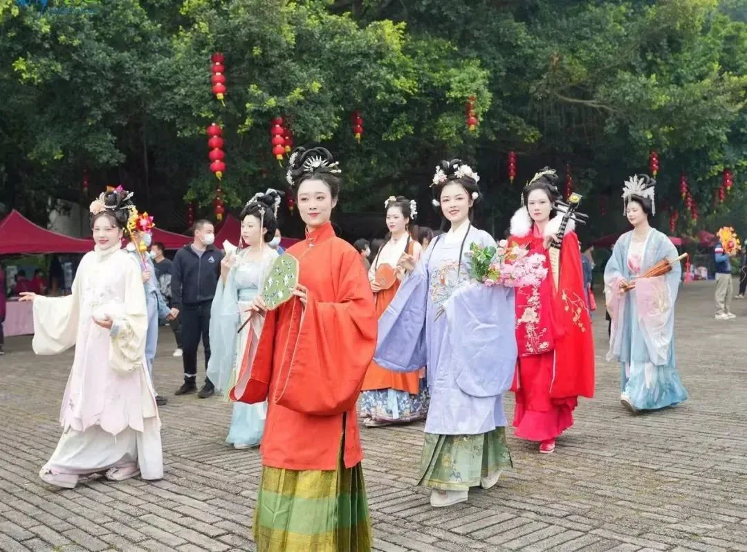 元宵节穿汉服免费入园：2023年元宵节期间多地景点开展穿汉服免费入园活动