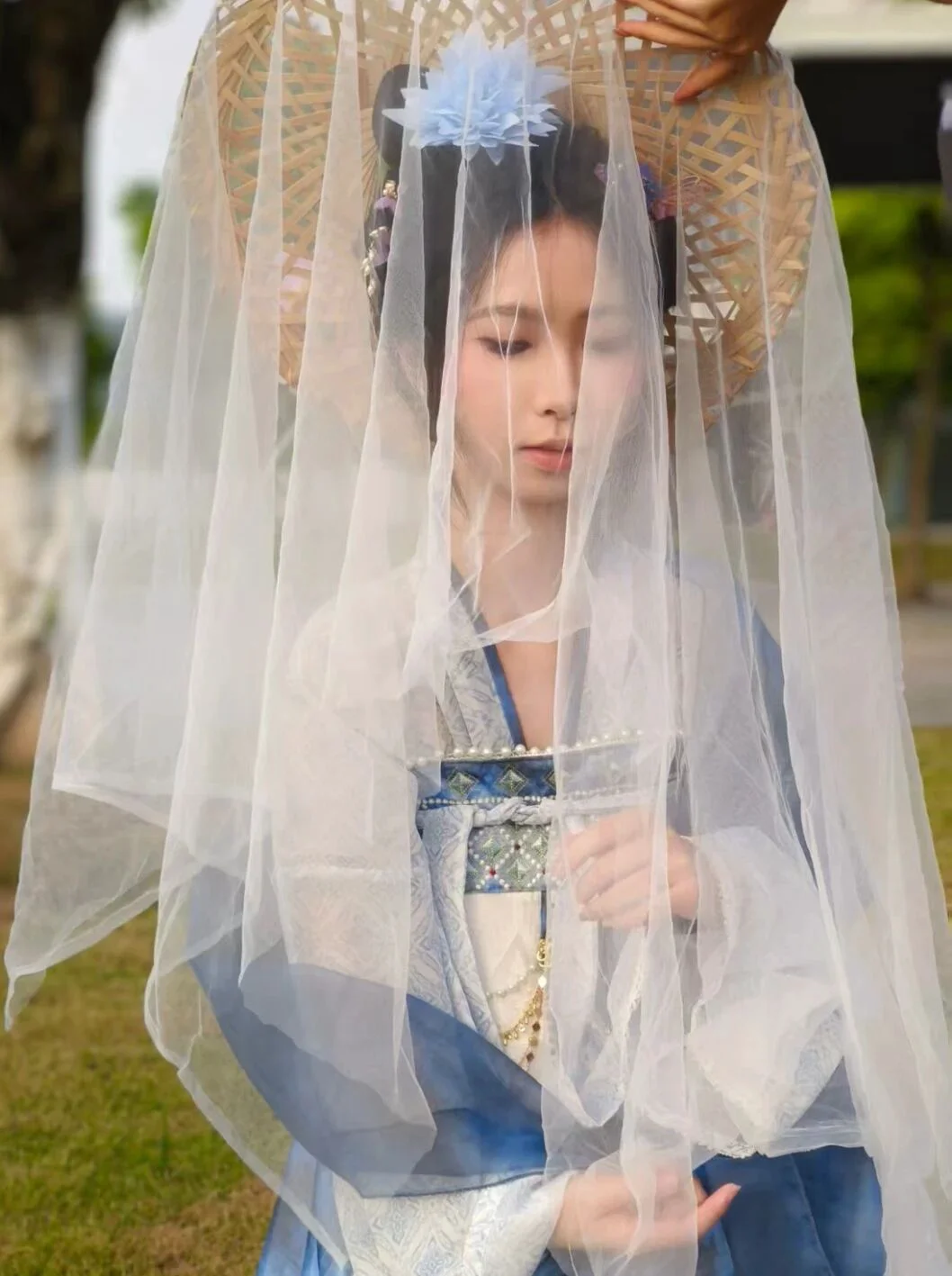 汉服拈花回望 妆造前后气质变化