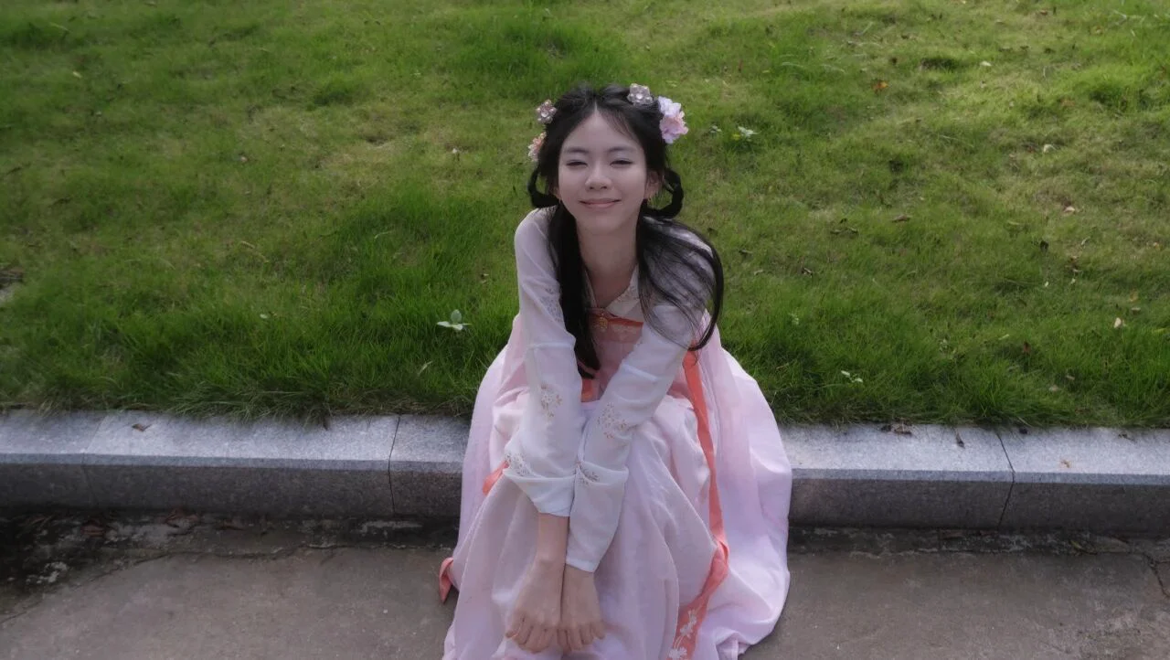 汉服裙摆特写 风吹瞬间
