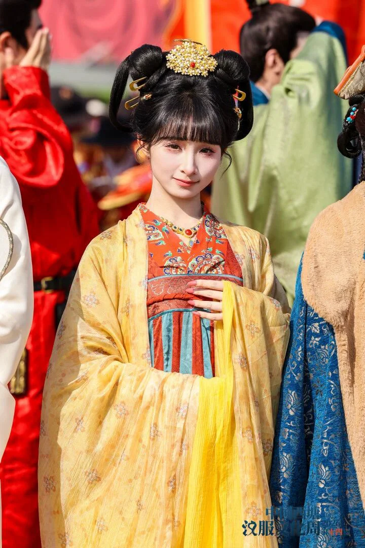 唐制仕女妆容细节