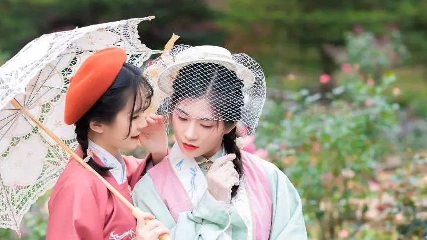 汉服摄影｜春间二三月，花开正好时（汉洋折衷）