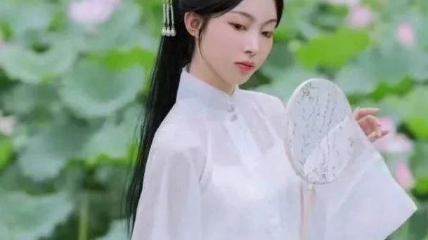 当汉服美女遇上禅荷花岛，美得自带仙气！