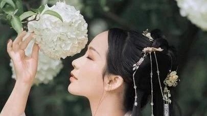 文学诗词| 欢意未阑随曲付，赏心何处看花回
