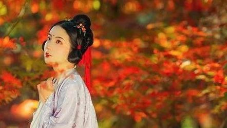 汉服摄影 | 拾一叶枫，知一场秋