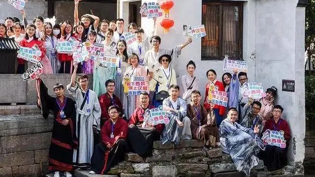 古镇穿“汉服”，就能让游客翻一倍吗？