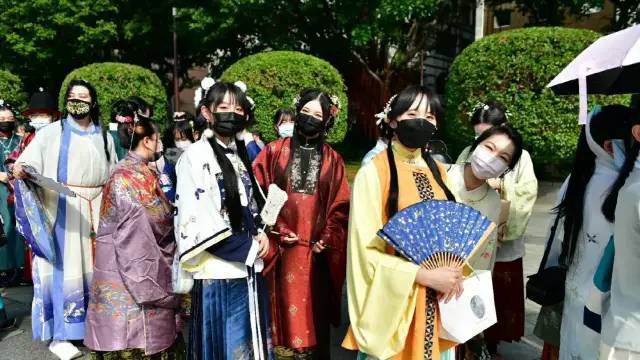 2021台湾汉服爱好者出行日大聚会，场面壮观，全家汉服出行​“大明风华”显风采，天下汉服是一家