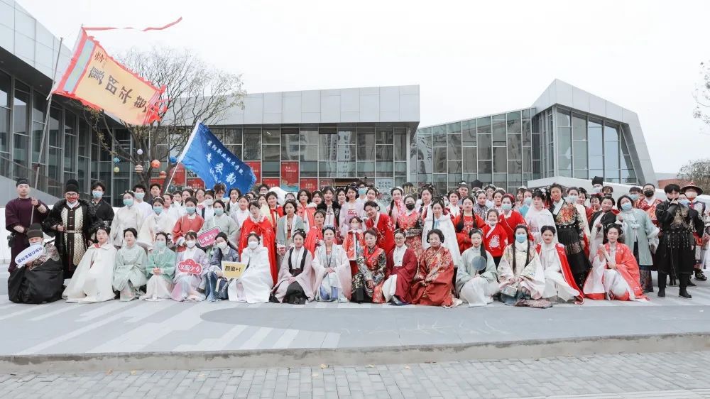 让我们一起向未来—襄阳华楚汉服社2022年新年贺词
