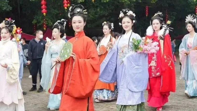 元宵节穿汉服免费入园：2023年元宵节期间多地景点开展穿汉服免费入园活动