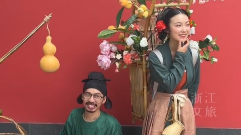 西湖边“卖花姑娘”走红系炒作？最新回应