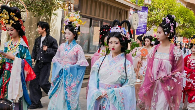 霓裳映花朝 2025第三届长安汉服文化节圆满落幕