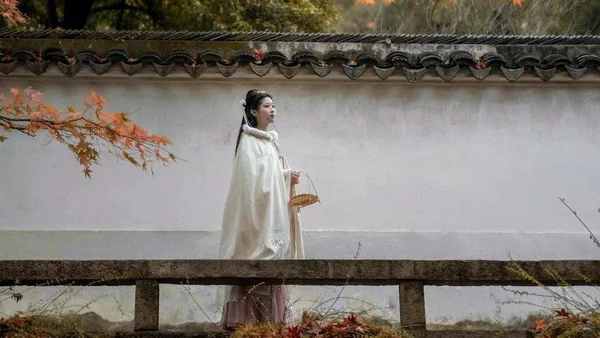 秋梦引，穿汉服行赏苏州虎丘秋色｜汉服摄影