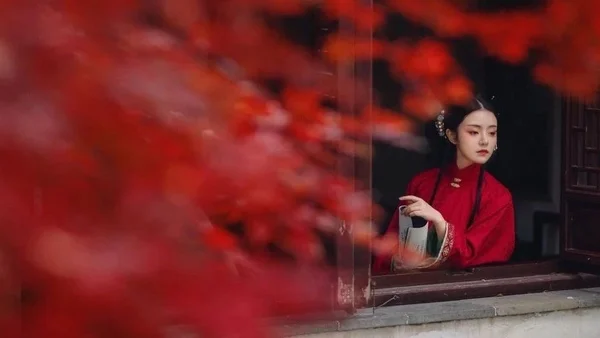 一袭动人的红，已陶醉入心｜汉服摄影