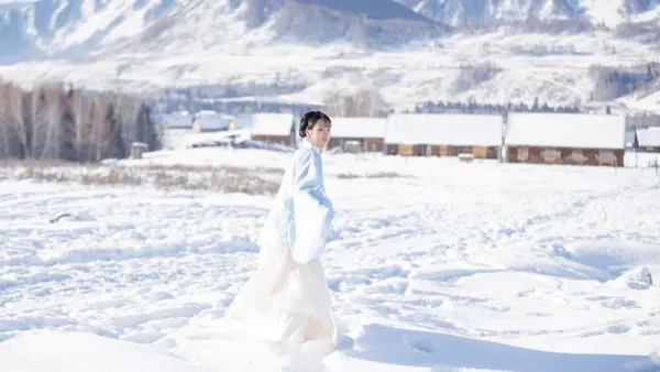 待到来年冬雪时，再与美人从中乐