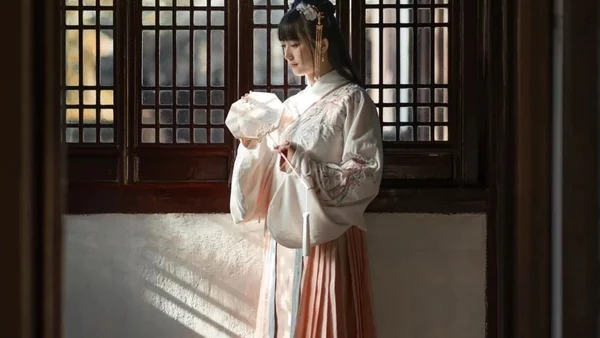 何事秋叶黄，空谷话冬春｜汉服摄影
