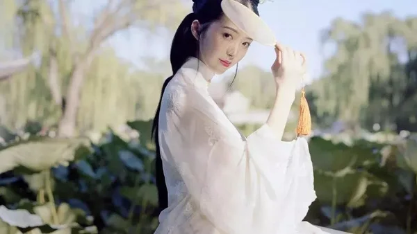 汉服摄影｜胶片的味道，素雅的光影之美
