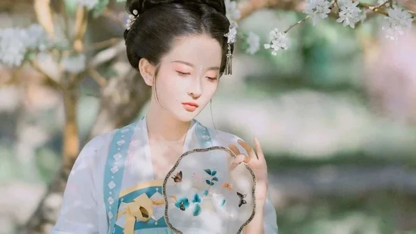 花间一忘归｜汉服摄影