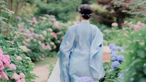 因一袭汉服，生活更富诗意｜汉服摄影